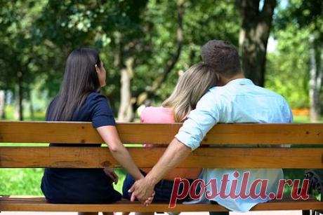 Девушка вернула бойфренда-изменника при помощи «знака от вселенной». Девушка из США заставила бойфренда-изменника вернуться к ней при помощи «знака от вселенной». Девушка отслеживала геолокацию парня в тот момент, когда он попал в аварию. Она позвонила ему и рассказала, что почувствовала внезапную необходимость убедиться в его безопасности. После этого они сошлись.