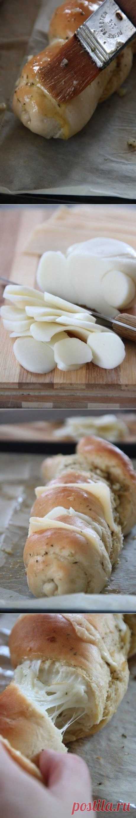 Багет с сыром и чесноком