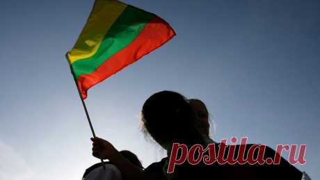 В Литве женщину оштрафовали на €700 из-за публикации портрета Ленина. Общественницу Эрику Швенченене оштрафовали в Литве на €700 (64 тысячи рублей) за публикацию в соцсетях портрета Владимира Ленина с его высказыванием &quot;Учиться, учиться и учиться!&quot; Об этом сообщает ТАСС. В ...