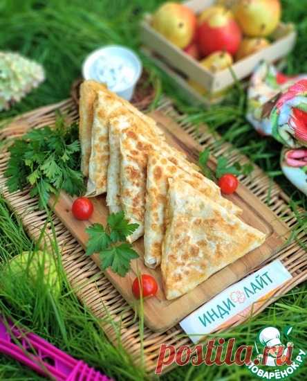 Треугольники из лаваша с индейкой и сыром Кулинарный рецепт