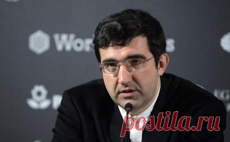 Карлсен после блокировки блога Крамника призвал не замалчивать скандалы. Chess.com заблокировал блог российского гроссмейстера за «эскалацию атак» на других шахматистов. Владимир Крамник назвал это попыткой заткнуть ему рот, а Магнус Карлсен заявил, что на мнение нужно отвечать мнением, а не молчанием