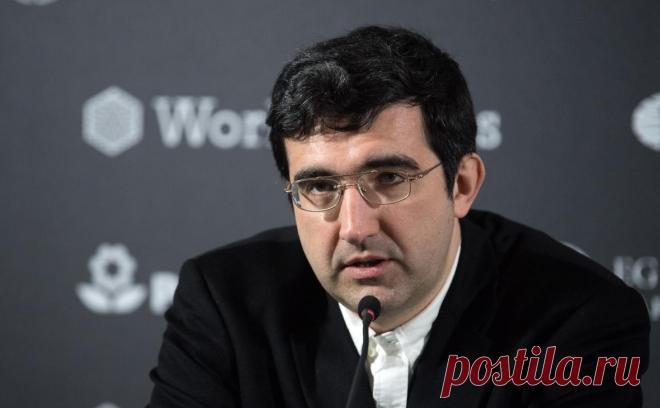 Карлсен после блокировки блога Крамника призвал не замалчивать скандалы. Chess.com заблокировал блог российского гроссмейстера за «эскалацию атак» на других шахматистов. Владимир Крамник назвал это попыткой заткнуть ему рот, а Магнус Карлсен заявил, что на мнение нужно отвечать мнением, а не молчанием