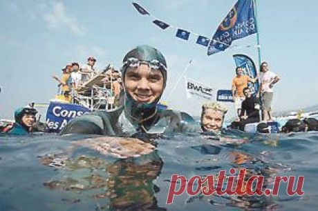 На одном вдохе. 27-летний российский парень покоряет морские глубины – Алексей Молчанов