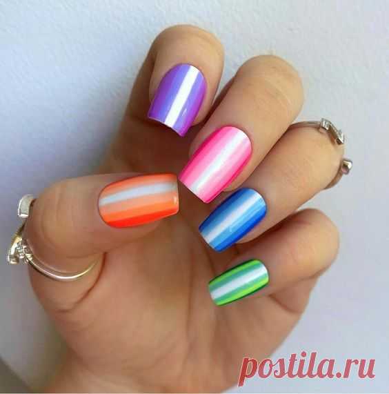 Оригинальный разноцветный маникюр