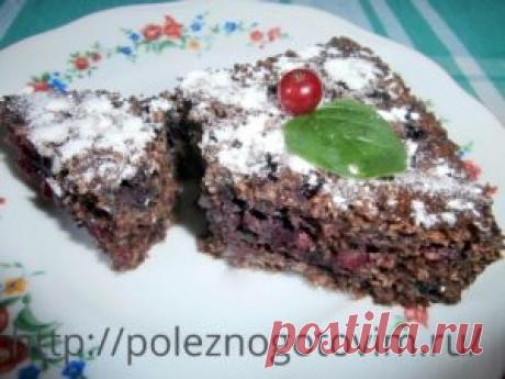 Диетический шоколадный пирог с ягодой Овсяно - шоколадный пирог с ягодой - идеальный вариант диетической выпечки: в нем нет муки и масла, он легкий по составу и приготовлению, очень вкусный.