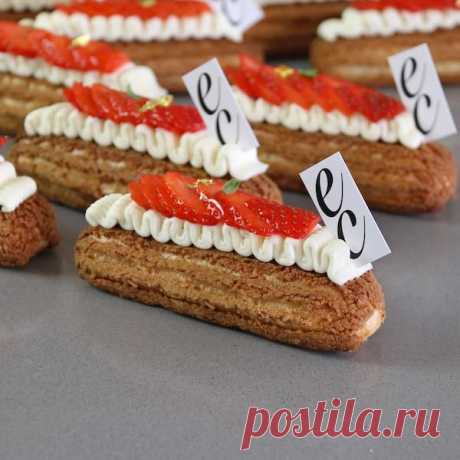 Éclairs rellenos de Crema pastelera y Jelly de fresa - Bavette