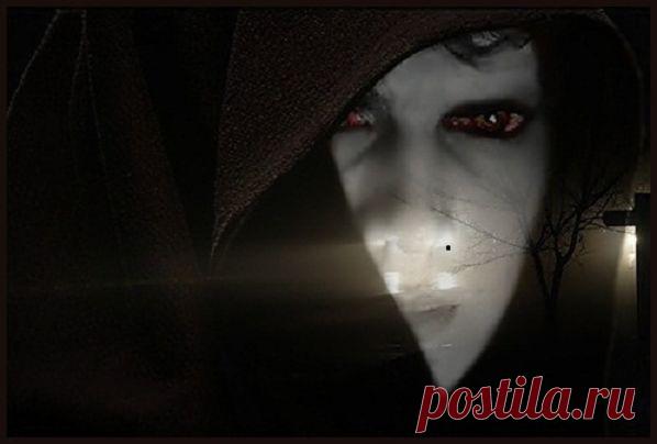 Дама в белом, монах в черном, девушка в темно-синем