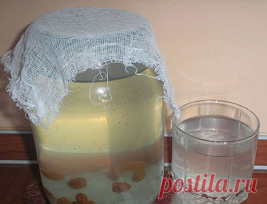 РИСОВЫЙ КВАСОК ДЛЯ СУСТАВОВ 
Заболел муж моей подруги, скрутило мужика так, что я, увидев его скрюченного в кресле с искаженным лицом от боли, даже пожалела его, Хотя характерец у него еще тот, морально так «достать» может — в общем, не завидую я женщине... 
И тут моя подружка сообщила мне новость, что есть у нее рецепт, прекрасно от остеохондроза излечивающий, да еще и соли изгоняющий из суставов. 
Вот ее лечение, которое помогло ее мужу снова человеком себя почувствовать — не в одночасье, н