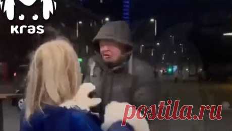 Пьяный россиянин напал на сказочного кролика и получил отпор. Девушка-аниматор в костюме сказочного кролика сумела дать отпор пьяному хулигану, который ударил ее на улице. Об этом сообщается в Telegram-канале Kras Mash. Инцидент произошел на проспекте Мира в Красноярке, девушка- аниматор в костюме ...