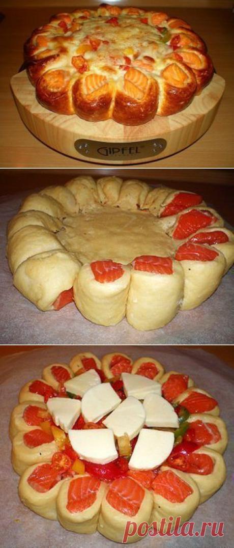 Красивый рыбный пирог.