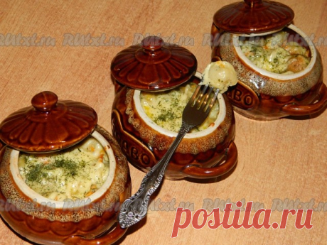 Пельмени в горшочках

Обычные пельмени можно приготовить по новому ... например, запечь в горшочках! Это и просто, и необыкновенно вкусно! 
Для приготовления пельменей в горшочках понадобится: 
замороженные пельмени; 
сливочное масло для жарки пельменей; 
лук; 
морковь; 
растительное масло для зажарки; 
сметана; 
сыр; 
соль; 
специи; 
зелень. 

Берем замороженные пельмени и обжариваем их до румяного цвета на сливочном масле (чтобы они не слиплись во время запекания). 

Рас...