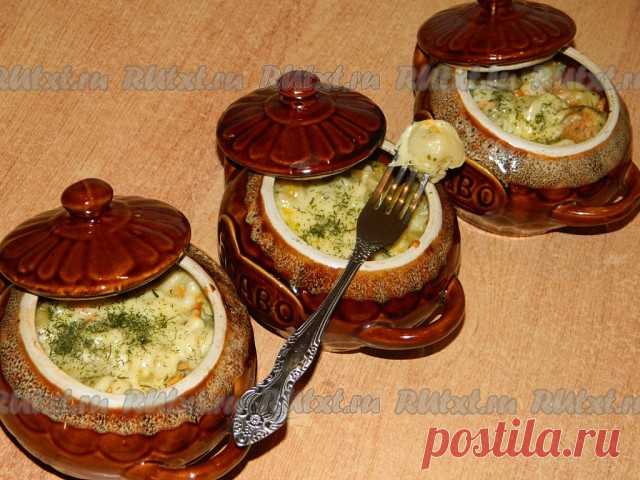 Пельмени в горшочках

Обычные пельмени можно приготовить по новому ... например, запечь в горшочках! Это и просто, и необыкновенно вкусно! 
Для приготовления пельменей в горшочках понадобится: 
замороженные пельмени; 
сливочное масло для жарки пельменей; 
лук; 
морковь; 
растительное масло для зажарки; 
сметана; 
сыр; 
соль; 
специи; 
зелень. 

Берем замороженные пельмени и обжариваем их до румяного цвета на сливочном масле (чтобы они не слиплись во время запекания). 

Рас...