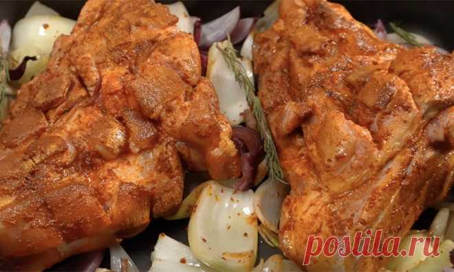 Запекаем рульку большим куском. Приготовили один раз и хватило на всю неделю