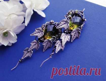 Купить Комплект Giralda - серебряные серьги, серебряный перстень, флористичекий стиль, травянисто зеленый