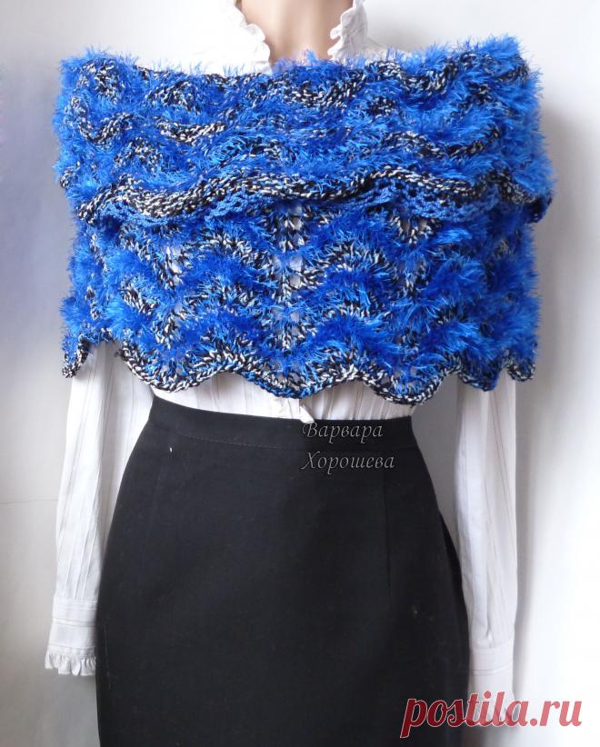 Оригинальная пелерина связана спицами из меланжевой пряжи и пушистой полиамидной травки. Украсит любой строгий наряд.

В дополнение к пелерине - длинный вязаный шнур. С его помощью можно моделировать изделие на свой вкус, меняя его высоту.

С удовольствием свяжем для Вас такую вещичку в любом цвете и размере. 

Наша пелеринка может стать отличным подарком к Новому году для близкого Вам человека.