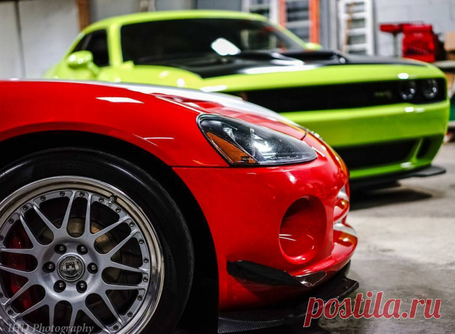 Dodge Challenger SRT и Viper 


