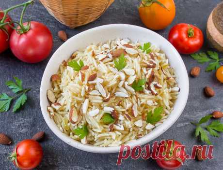 Рисовый пилав с миндалем на Вкусном Блоге В последнее время я часто готовлю гарниры на основе риса. И на волне моего рисового увлечения никак не смогла пройти мимо этого рецепта. Рис превзошел все мои ожидания – рассыпчатый, с насыщенным вкусом и отличной текстурой. Главное  – не переварить рис, иначе он размякнет и собьется в кашу. Если говорить…