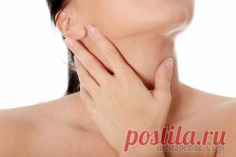 Зоб щитовидной железы симптомы и лечение Увеличение формы щитовидки и ее структуры чревато серьезными последствиями для всего организма. Осложнения могут начинаться от неприятных ощущений в горле при глотании до удушья или онкологии. Признак...
