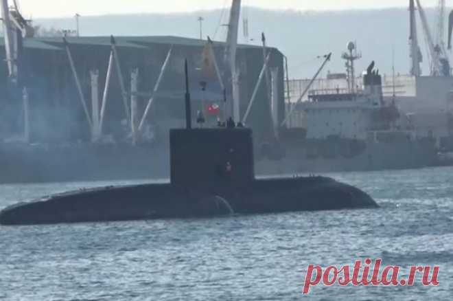 Подлодка ТОФ «Петропавловск-Камчатский» проходит подготовку в Японском море. Экипаж отрабатывает задачи, в частности, на глубине до 200 метров.