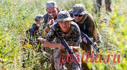 «Будут безжалостно уничтожаться»: почему в Британии заговорили об отправке военных инструкторов на Украину. Великобритания во время конфликта не станет направлять военных инструкторов на Украину для обучения ВСУ, однако не исключает этого в будущем. Об этом сообщил премьер-министр страны Риши Сунак. Таким образом он прояснил слова главы минобороны королевства Гранта Шэппса, который ранее информировал, что Лондон изучает возможность размещения на западе Украины британских инструкторов. На…