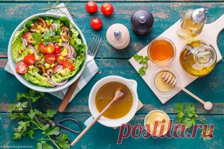 Ein echter Salatdressing Klassiker, mein Honig Senf Dressing! Mit wenigen Zutaten in 5 Minuten selbst gemacht. Das würzige Dressing mit der süßen Honig-Note ist der perfekte Begleiter für alle Salate.