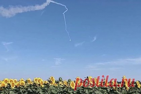 В ЛНР рассказали об атаках ВСУ дронами гражданских объектов. Подполковник Луганской народной республики (ЛНР) в отставке Андрей Марочко рассказал, что Вооруженные силы Украины (ВСУ) стали чаще атаковать объекты гражданской инфраструктуры в прифронтовых городах на краснолиманском направлении с помощью беспилотных летательных аппаратов (БПЛА).