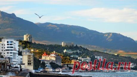 Авария на высоковольтных линиях обесточила Алушту на южном берегу Крыма