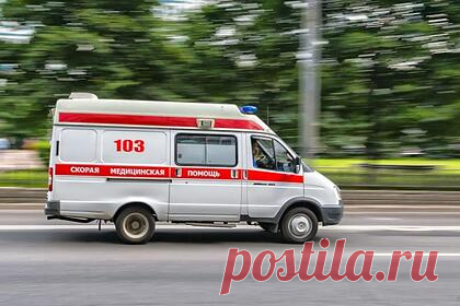 Четыре человека пострадали после наезда автобуса в российском регионе. В Крыму междугородний автобус наехал на автостанцию, в результате аварии пострадали четыре человека. «По предварительной информации, сегодня около 20 часов автобус, двигавшийся по маршруту Краснодар — Евпатория, на территории автостанции осуществил наезд на находившихся там граждан», — говорится в сообщении.