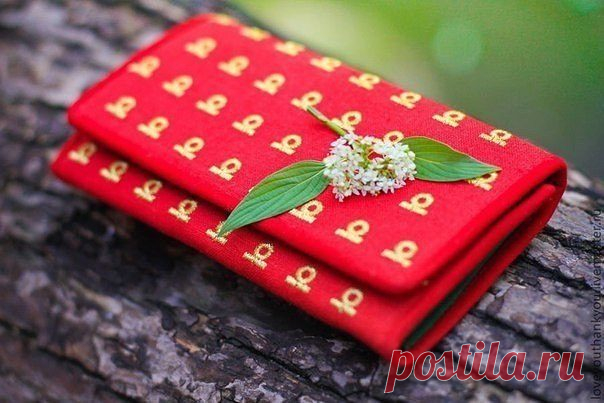 Вся правда о кошельках - Журнал Советов Кошелёк (бумажник) очень важен для человека с точки зрения Фэн-Шуй. В нём мы храним свои деньги, кредитные, банковские, дисконтные карты. Без кошелька мы редко выходим из дома, а если забываем, то чувствуем себя неуверенно. От того, сколько в нём наличности, зависит многое, в первую очередь наше настроение. Ни для кого не секрет, что отсутствие финансов […]