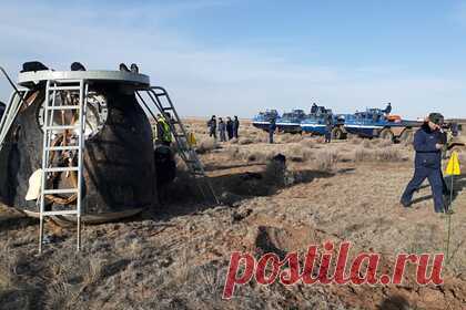 Космонавт рассказал о жесткой посадке «Союза МС-19». Посадка спускаемого аппарата космического корабля «Союз МС-19» не была мягкой, передает ТАСС рассказ космонавта Антона Шкаплерова. «Она не была мягкой, такая же жесткая, как и все остальные», — заявил Шкаплеров. По его словам, в результате сильного ветра аппарат, приземлившись, совершил «несколько кульбитов».