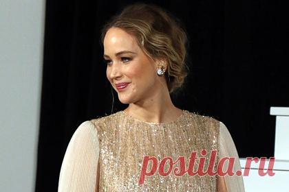 Дженнифер Лоуренс рассказала о двух пережитых выкидышах. Американская актриса Дженнифер Лоуренс рассказала о том, как пережила два выкидыша. Звезда поведала, что впервые забеременела в возрасте 20 лет и потеряла ребенка. Второй подобный случай произошел несколько лет назад, когда Лоуренс участвовала в съемках фильма «Не смотрите наверх».