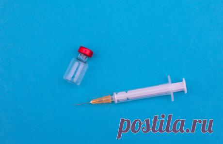 Вакцинация от коронавируса: что надо знать о нежелательных эффектах Даже те, кто хочет защититься от коронавирусной инфекции, порой опасаются прививаться из страха перед нежелательными эффектами вакцинации. Разбираемся, почему они возникают, что с этим делать и может ли вакцина изменить ДНК человека