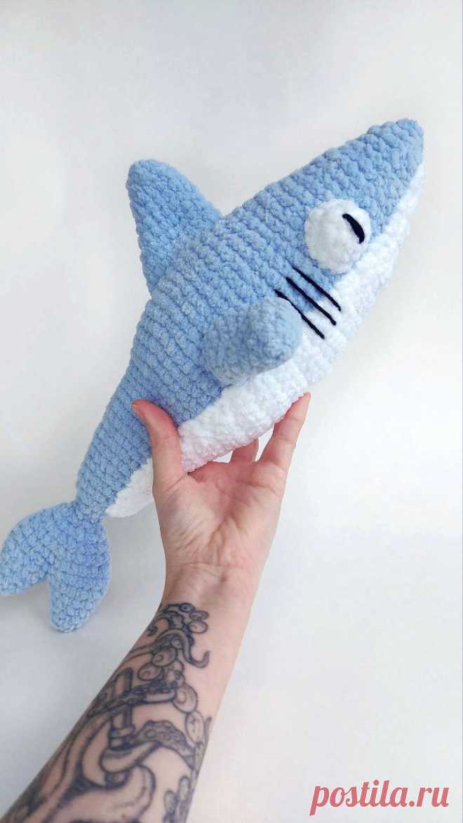 PDF Акува крючком. FREE crochet pattern; Аmigurumi toy patterns. Амигуруми схемы и описания на русском. Вязаные игрушки и поделки своими руками #amimore - плюшевая акула, хищная рыба, большая акула из плюшевой пряжи.