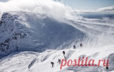 Альпинисты на спуске. Хибины. Автор фото — Татьяна Мышковец: nat-geo.ru/photo/user/8156/ | National Geographic Россия