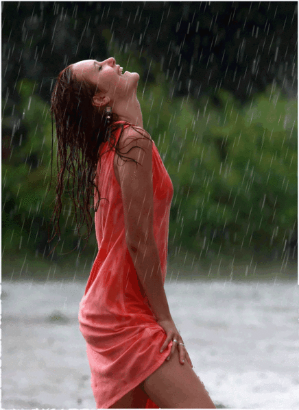 Под дождём!