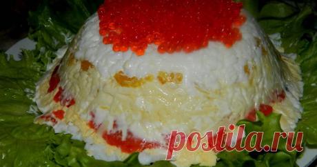 Салат Жемчужинка Автор рецепта Наталья _____ Классный рецепт - Салат Жемчужинка! Делала такой салат впервые. Дело в том, что я не понимаю вкуса сладких фруктов с мясом или рыбой. Как-то ела в гостях мясо с ананасами… вкусно (я все-таки непривередливая в еде), но мне как-то привычнее мясо с лучком, помидорами, перчиком. Ну, в общем не гурман я))). А здесь салат с рыбой и еще апельсин!!! Думаю, ну попробую, тем более мои родственники все довольно хорошо относятся к такому сочетанию продуктов.
