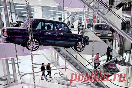 «АвтоВАЗ» пообещал выпустить в России новый бренд машин. Российский производитель «АвтоВАЗ» планирует запустить новый бренд машин до 2026 года. Компания намерена продавать иностранные модели в сегментах C и D. Кроме того, на презентации, посвященной планам отечественного производителя автоконцерн пообещал увеличивать цены на машины в пределах инфляции.