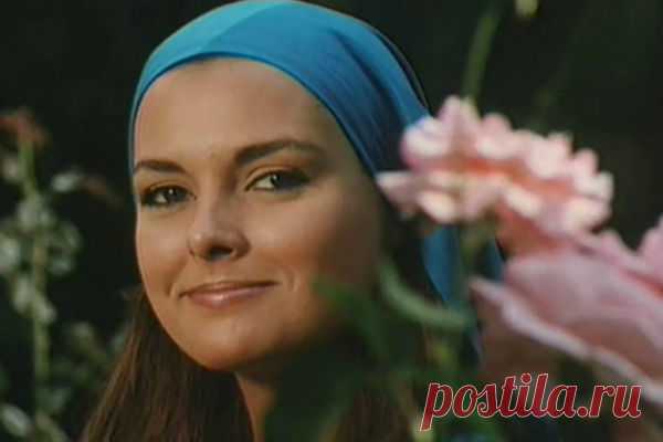 У Королька теперь другая жизнь… | Милая Я Яркая и необычайно красивая звезда зажглась на небосклоне турецкого кино в 1986 году. Тогда на суд зрителей была вынесена экранизация романа Решата Нури Гюнтекина «Королёк — птичка певчая». Исполнительница главной роли Фериде, двадцатитрехлетняя Айдан Шенер, моментально завоевала миллионы сердец. Она была неповторимо очаровательна и обворожительно нежна. Картина принесла девушке оглушительную славу и огромное количество поклонников...