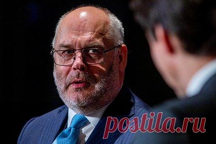 В Эстонии отказались бороться с русской культурой. Президент Эстонии Алар Карис отказался бороться с русским языком и культурой. Кроме того, политик отметил важность восприятия книг в соответствии с эпохой, в которой они были созданы. По мнению эстонского президента, нельзя переносить современное миропонимание на столетние объекты культуры.