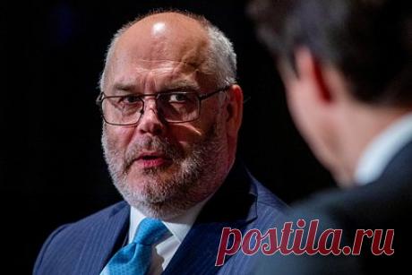 В Эстонии отказались бороться с русской культурой. Президент Эстонии Алар Карис отказался бороться с русским языком и культурой. Кроме того, политик отметил важность восприятия книг в соответствии с эпохой, в которой они были созданы. По мнению эстонского президента, нельзя переносить современное миропонимание на столетние объекты культуры.