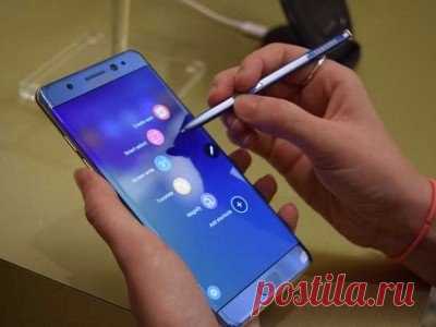 Раскрыта главная особенность Samsung Galaxy Note 8 Samsung Galaxy Note 7 исчез с рынка, оставив после себя лишь множество спекуляций на тему окончательного закрытия линейки. Тем не менее в сети с новой силой разгораются слухи о грядущем сиквеле в лице Note 8, который всё же попытается реанимировать популярную серию. Многие источники сходятся во мнении, что устройство получит экран с ультравысоким разрешением - 4K, что вкупе с большой диагональю позволит использовать Galaxy Note 8 как…