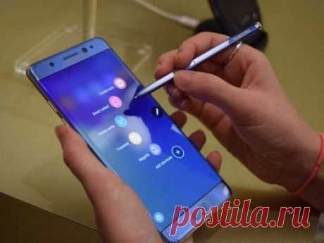 Раскрыта главная особенность Samsung Galaxy Note 8 Samsung Galaxy Note 7 исчез с рынка, оставив после себя лишь множество спекуляций на тему окончательного закрытия линейки. Тем не менее в сети с новой силой разгораются слухи о грядущем сиквеле в лице Note 8, который всё же попытается реанимировать популярную серию. Многие источники сходятся во мнении, что устройство получит экран с ультравысоким разрешением - 4K, что вкупе с большой диагональю позволит использовать Galaxy Note 8 как…