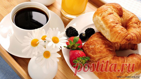 4 рецепта для пятницы. Круассаны и медовые коржики