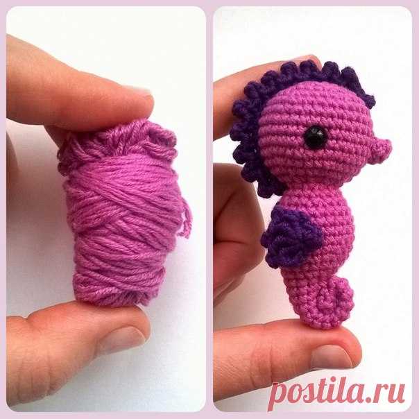 Если не знаешь, куда деть остатки 

На морского конька ростом 9 см ушел вот такой моточек + метр из нового мотка на носик и скругление хвостика + полтора метра фиолетовых ниток.