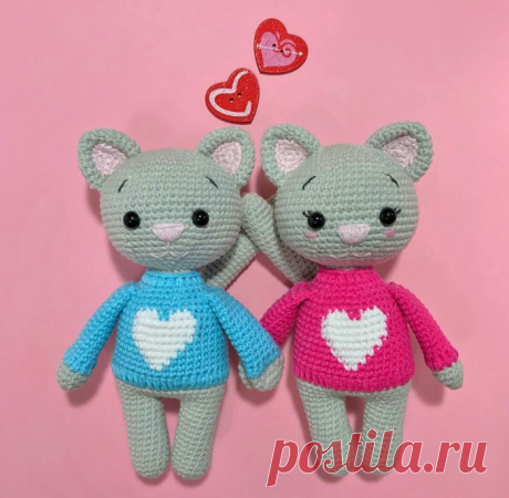 Котики с сердечком.