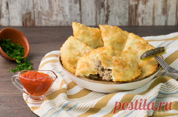 Блюдо выходного дня: супер-чебуреки! Просто обожаю чебуреки! Понятное дело, что каждый день это блюдо не приготовишь, немного хлопотно, да и для здоровья, говорят, много жареного не желательно. Но на выходной-то можно побаловать себя люб…