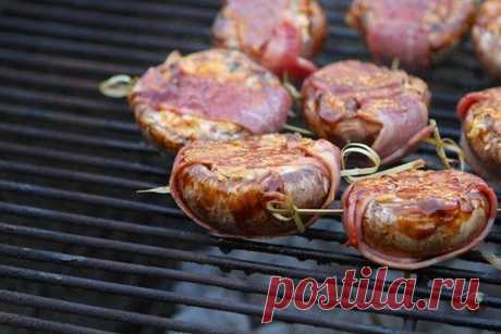 Летний рецепт. Фаршированные грибы в беконе. | Hotgrill Пульс Mail.ru Летний рецепт. Фаршированные грибы в беконе.