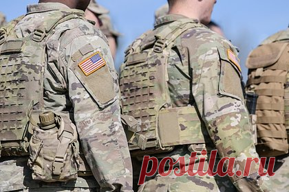 Базы США в Сирии подверглись ракетным обстрелам. Две военные базы США в Сирии подверглись ракетным обстрелам. По словам источников, был нанесен удар по располагающейся в аэропорту Аз-Захрия в городе Эль-Хасеке базе. Она расположена на северо-востоке страны. Другой источник рассказал, что под обстрел попала база, находящаяся на нефтяном месторождении «Омар».