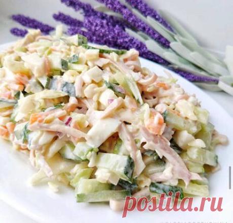 САЛАТ С КАЛЬМАРОМ. ОЧЕНЬ ВКУСНЫЙ!
⠀
Выход 670г.
КБЖУ на 100г 82/10.8/3/2.9.
⠀
Ингредиенты:
100г пекинской капусты
170г консервированного кальмара
100г огурца
100г вареной моркови
50г лука
50г 10% сметаны
2 вареных яйца
соль, перец.
⠀
Приготовление:
Все нарезать соломкой, посолить и поперчить.