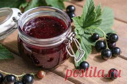Желеобразное варенье-пятиминутка из черной смородины